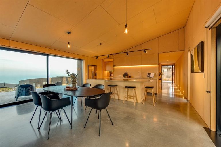 Photo of property in 5 Sowerby Place, Richmond Hill, Christchurch, 8081