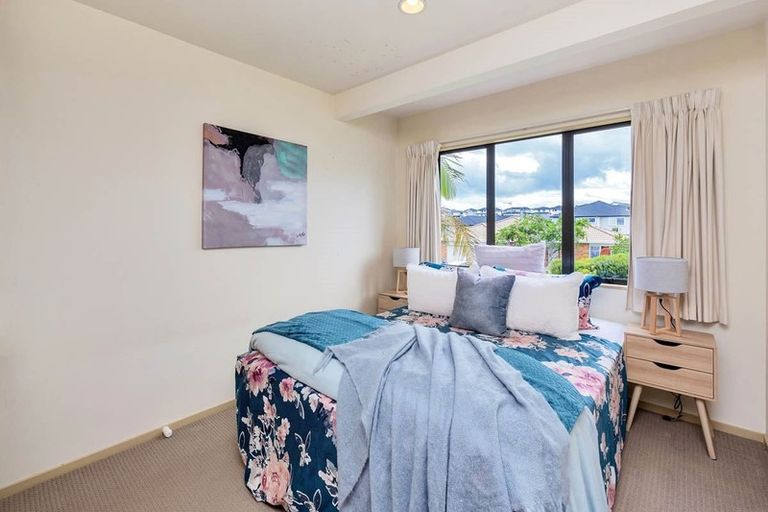 Photo of property in 1/4 Buncrana Place, Pinehill, Auckland, 0632