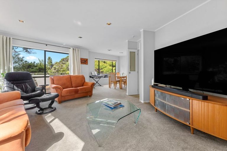 Photo of property in 140 Chelsea View Drive, Chatswood, Auckland, 0626