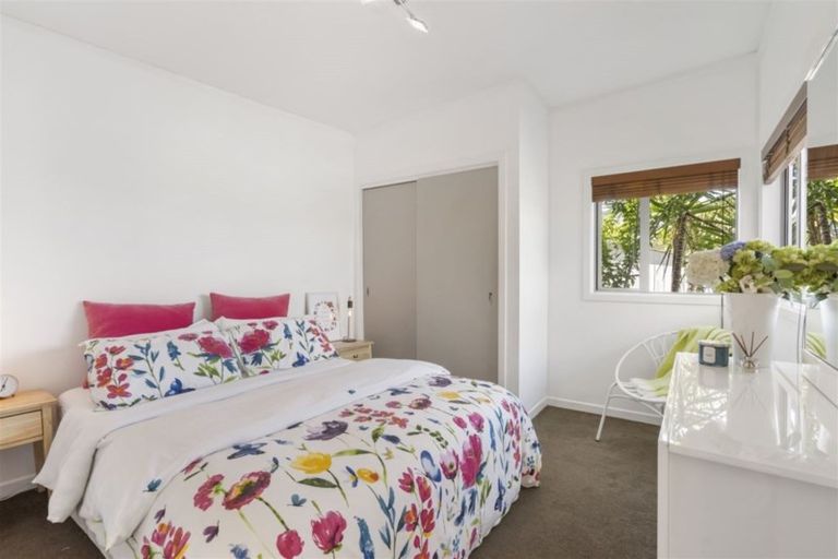 Photo of property in 2/21 Hythe Terrace, Mairangi Bay, Auckland, 0630