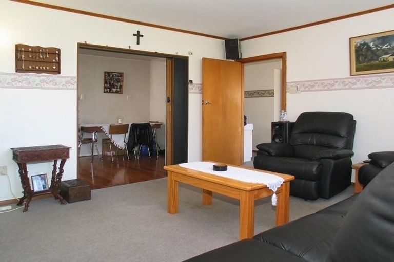 Photo of property in 10 Roberts Street, Tawa, Wellington, 5028