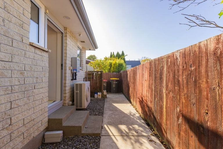 Photo of property in 2/104 Picton Avenue, Riccarton, Christchurch, 8011