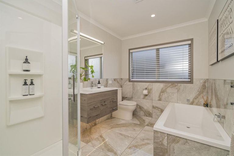 Photo of property in 2 Oscar Place, Whitianga, 3510