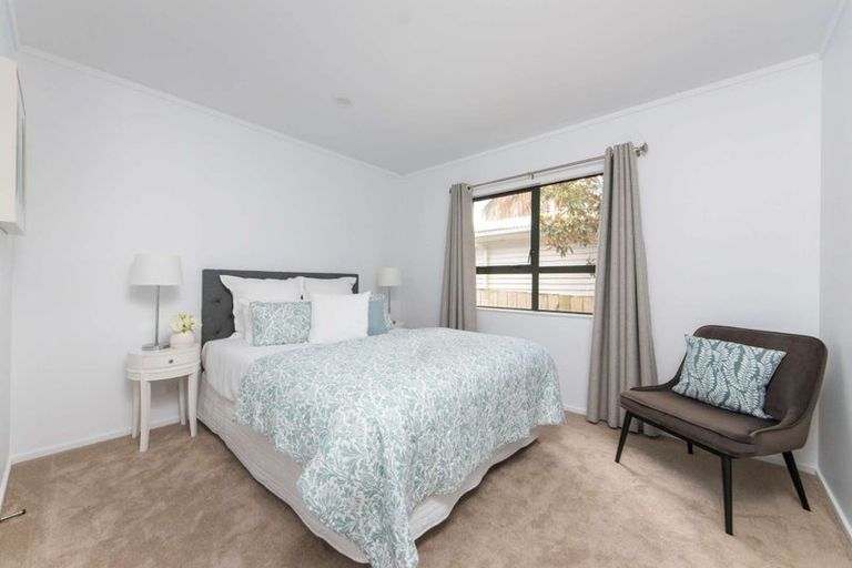 Photo of property in 94 Beach Haven Road, Beach Haven, Auckland, 0626