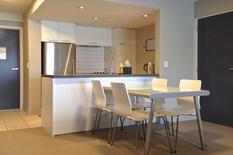 Photo of property in The Capital, 370 Oriental Parade, Oriental Bay, Wellington, 6011