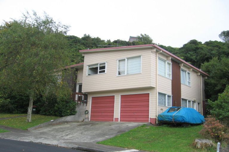 Photo of property in 6 Saint Annes Square, Tawa, Wellington, 5028
