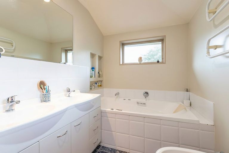 Photo of property in 70f Avonhead Road, Avonhead, Christchurch, 8042