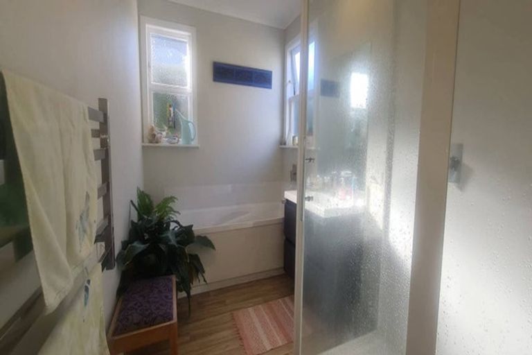 Photo of property in 10 Puriri Road, Waikanae, 5036