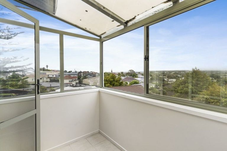 Photo of property in 2/10 Norman Road, Hauraki, Auckland, 0622