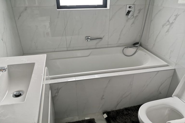 Photo of property in 9b Poruru Close, Papakura, 2110