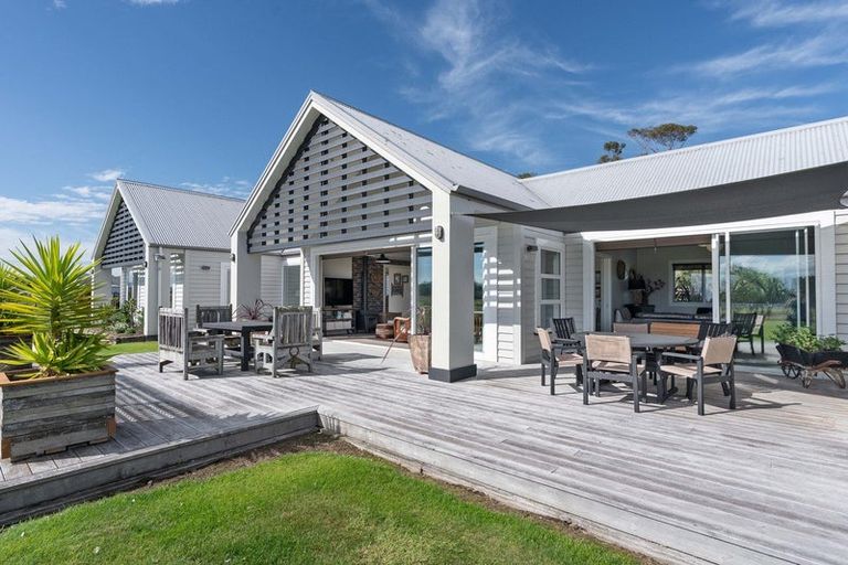 Photo of property in 104 White Rock Road, Martinborough, 5781