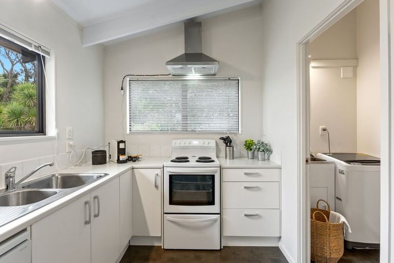 Photo of property in 2/19 Seaview Road, Glenfield, Auckland, 0629