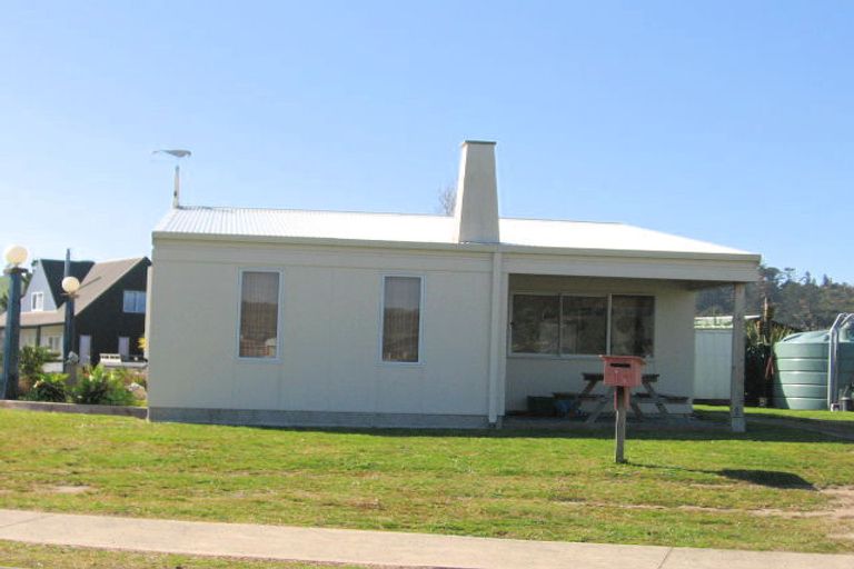 Photo of property in 1 Hawk Hill Crescent, Cooks Beach, Whitianga, 3591