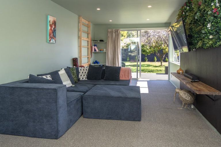 Photo of property in 209 Queenspark Drive, Parklands, Christchurch, 8083