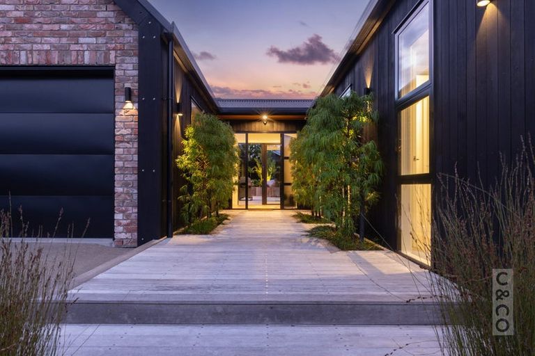 Photo of property in 1 Len Ireland Drive, Kumeu, 0810