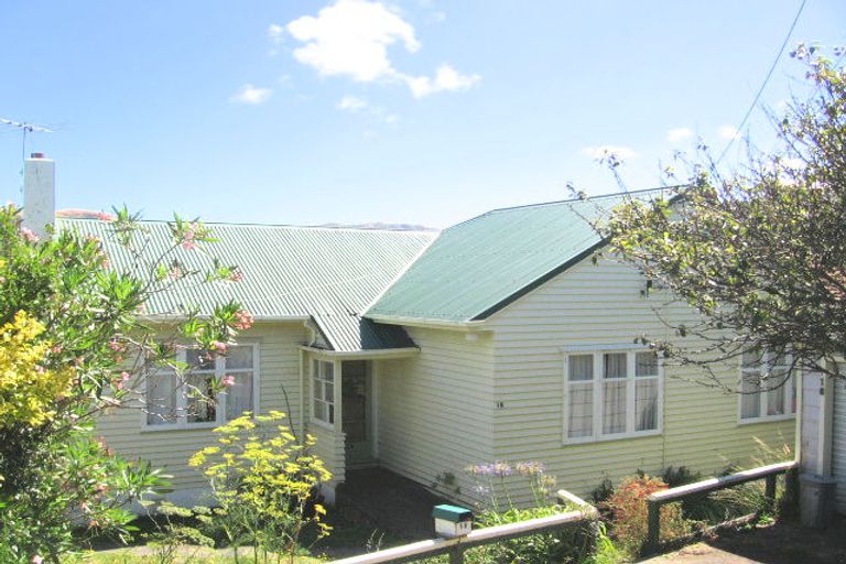 Photo of property in 18 West Road, Northland, Wellington, 6012