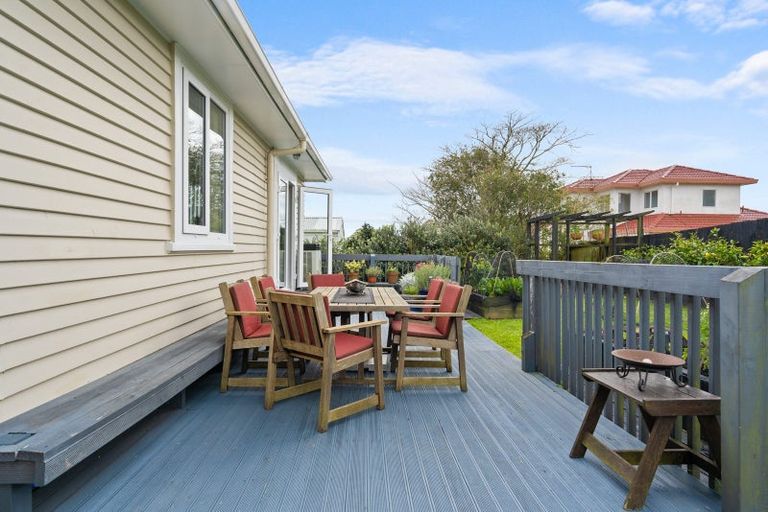 Photo of property in 236 Whitney Street, Blockhouse Bay, Auckland, 0600