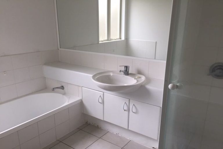 Photo of property in 2/14 Penning Road, Castor Bay, Auckland, 0620