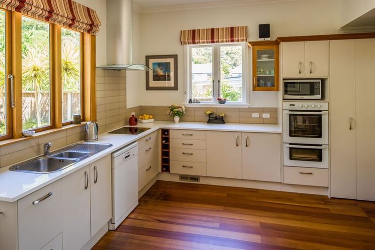 Photo of property in 107-109 Muritai Road, Eastbourne, Lower Hutt, 5013