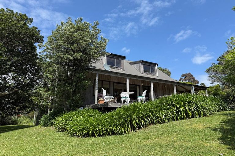 Photo of property in 33 Cuvier Crescent, Kuaotunu West, Whitianga, 3592