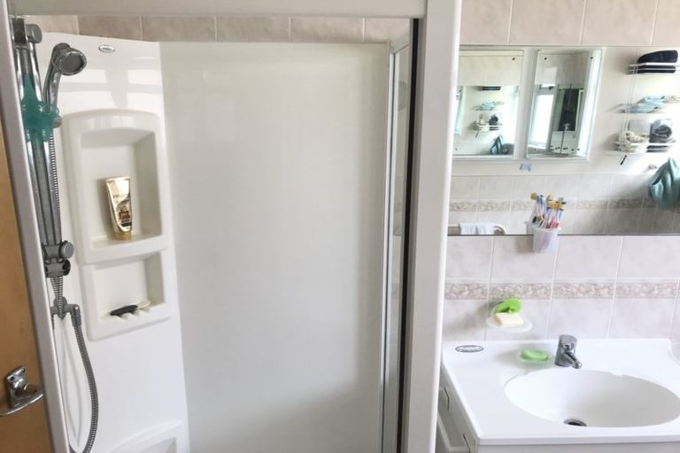 Photo of property in 19 Williamson Avenue, Belmont, Auckland, 0622