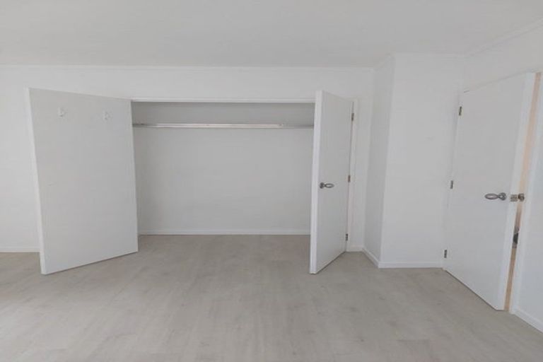 Photo of property in 33 Central Park Drive, Te Atatu South, Auckland, 0610