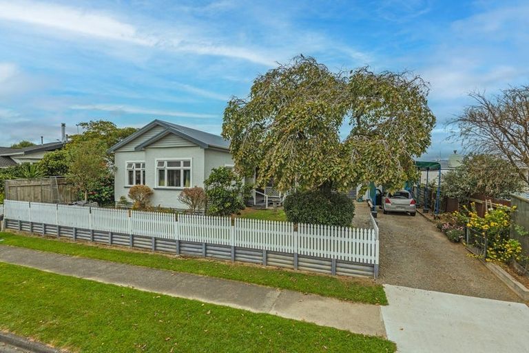 Photo of property in 4 Rosalie Terrace, Kelvin Grove, Palmerston North, 4414