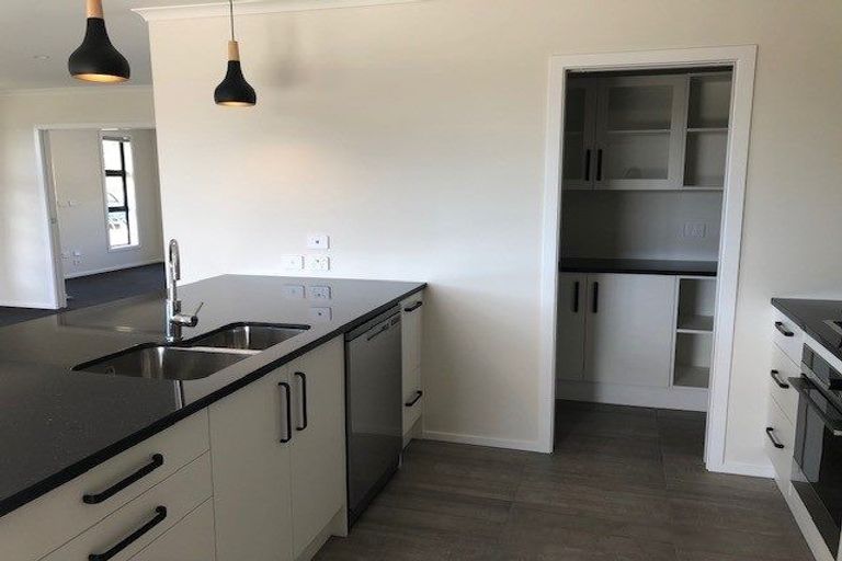 Photo of property in 8 Tapuhikura Street, Waikanae, 5036