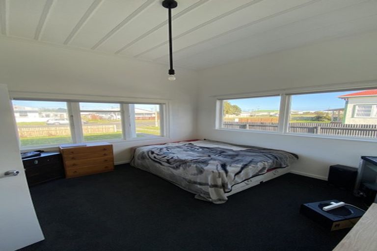Photo of property in 90 Hinau Street, Castlecliff, Whanganui, 4501