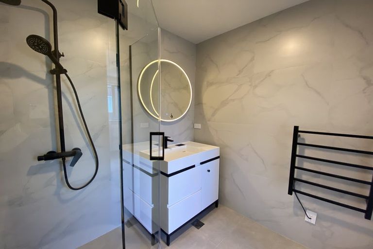 Photo of property in 57d Edmonton Road, Henderson, Auckland, 0612