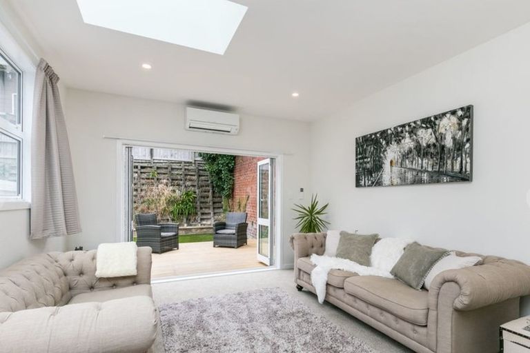 Photo of property in 79 Elizabeth Street, Mount Victoria, Wellington, 6011