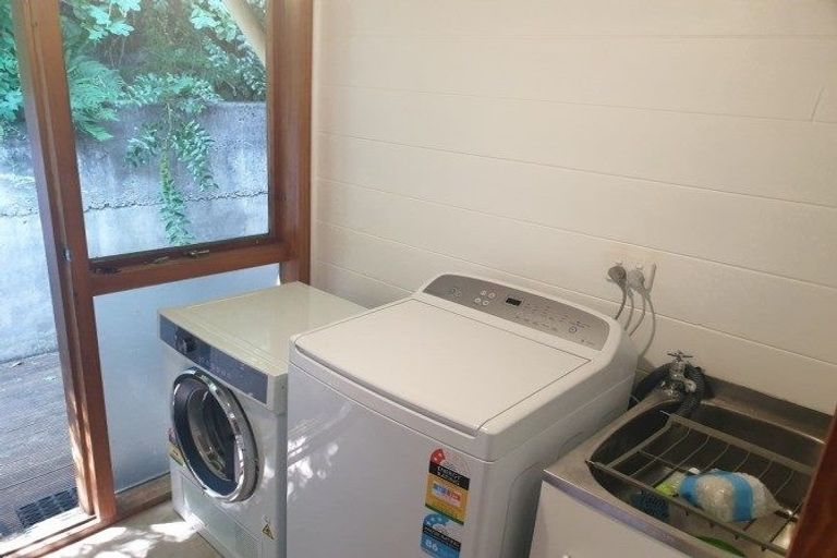 Photo of property in 8 Evergreen Place, Sunshine Bay, Queenstown, 9300