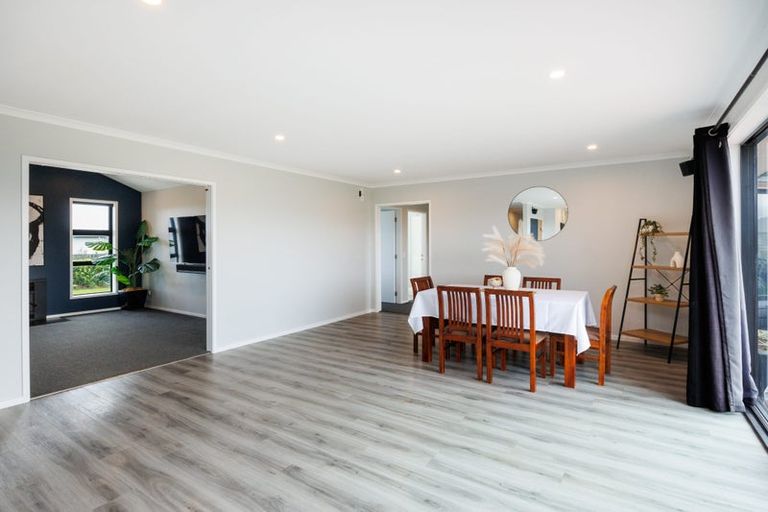 Photo of property in 40 View Road, Halcombe, 4779