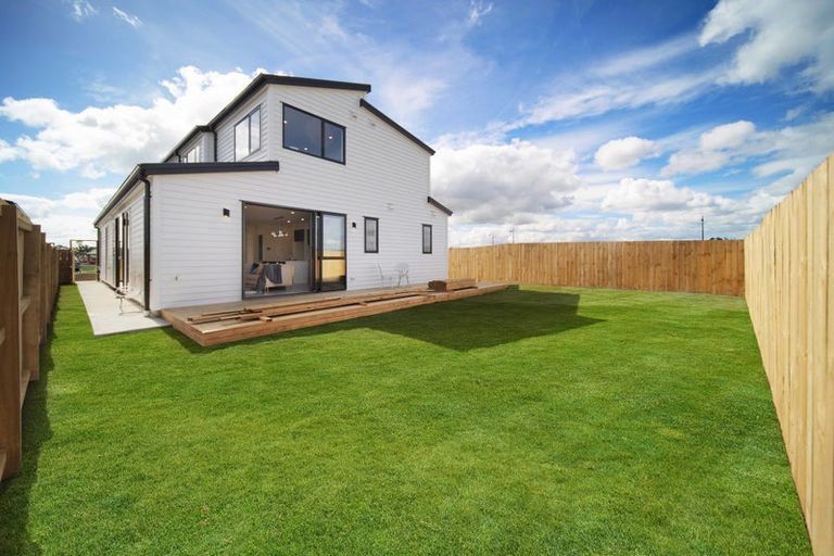 Photo of property in 13 Korowhiti Road, Clarks Beach, 2122