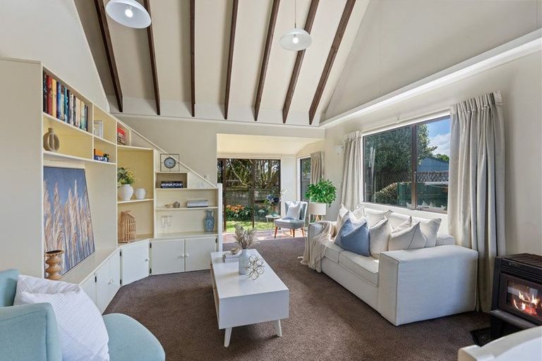 Photo of property in 25 Tobys Way, Waikanae Beach, Waikanae, 5036