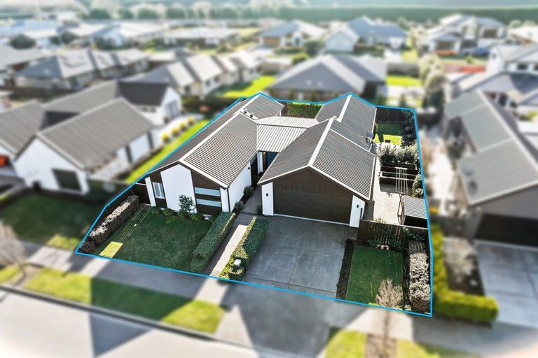 Photo of property in 15 Luxembourg Crescent, Halswell, Christchurch, 8025