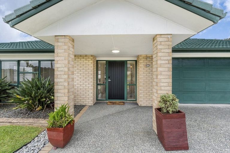 Photo of property in 27 Roy Maloney Drive, Henderson, Auckland, 0612