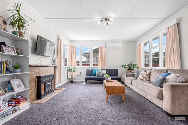 Photo of property in 295 Oxford Terrace, Avalon, Lower Hutt, 5011