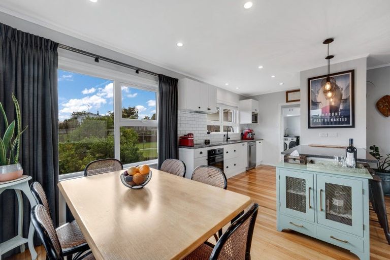 Photo of property in 7 Beechdale Crescent, Pakuranga Heights, Auckland, 2010