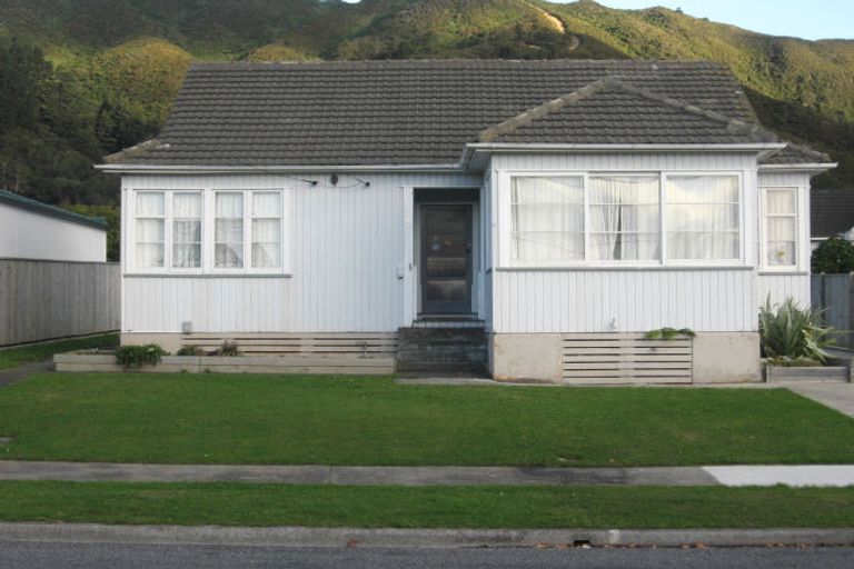 Photo of property in 4 Grierson Street, Naenae, Lower Hutt, 5011