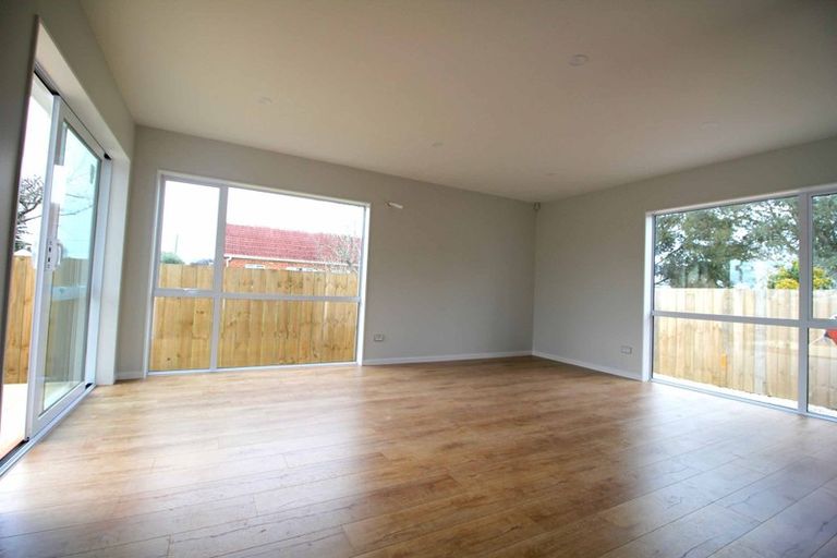Photo of property in 6b Waddell Avenue, Point England, Auckland, 1072