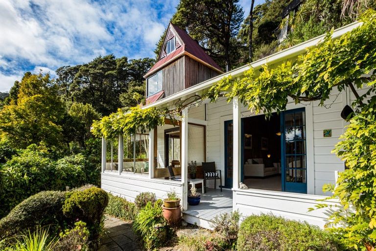 Photo of property in 3 Huia Road, Days Bay, Lower Hutt, 5013