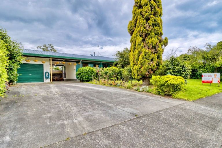 Photo of property in 11 Deakin Place, Clive, 4102