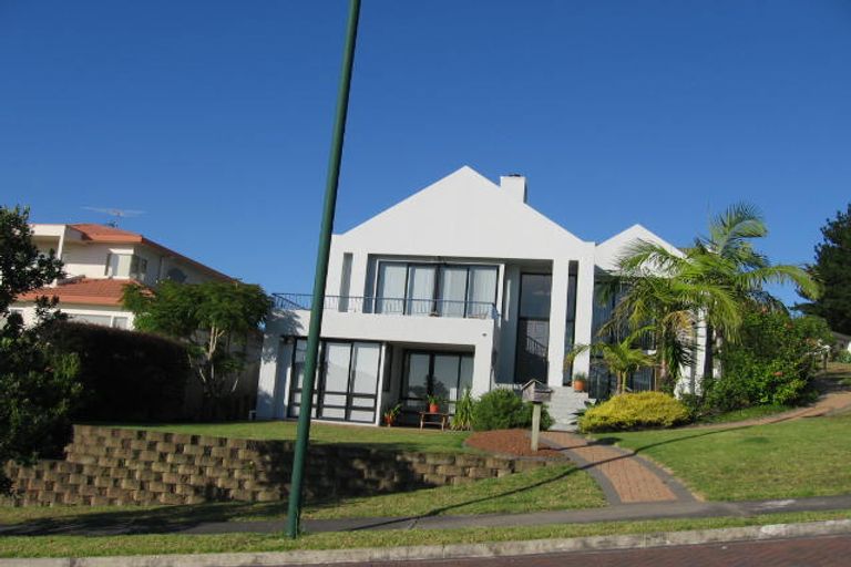 Photo of property in 1 Gretna Green, Browns Bay, Auckland, 0630