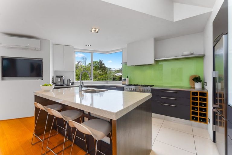Photo of property in 12b Parr Terrace, Castor Bay, Auckland, 0620