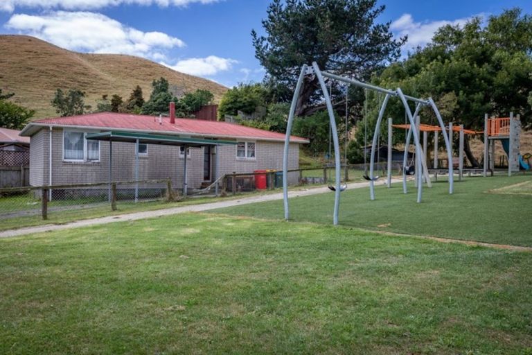 Photo of property in 106 Arahura Crescent, Waitangirua, Porirua, 5024