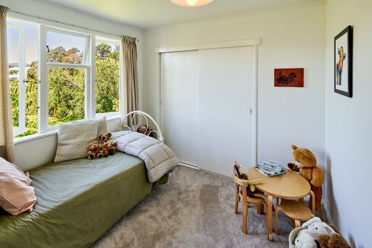 Photo of property in 60 Pomare Road, Tirohanga, Lower Hutt, 5010