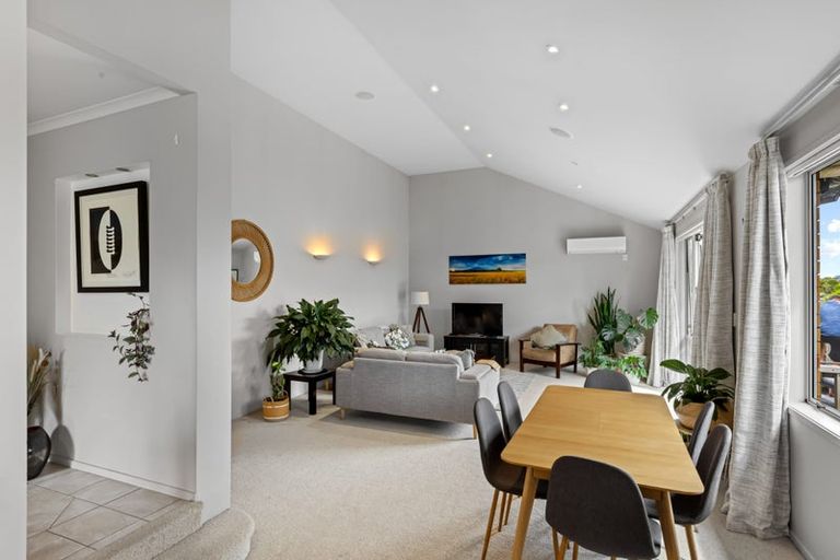 Photo of property in 12 Jelas Road, Red Beach, 0932