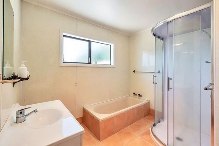 Photo of property in 30 Sutton Crescent, Papakura, 2110