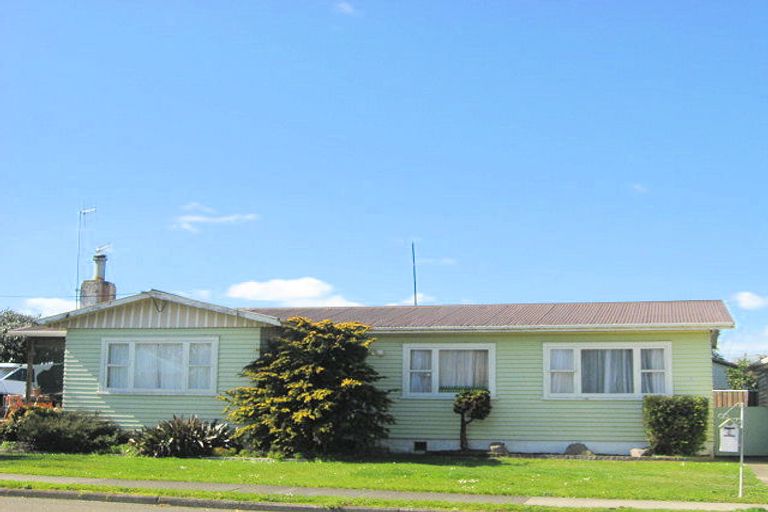 Photo of property in 2 Kowhai Avenue, Edgecumbe, 3120
